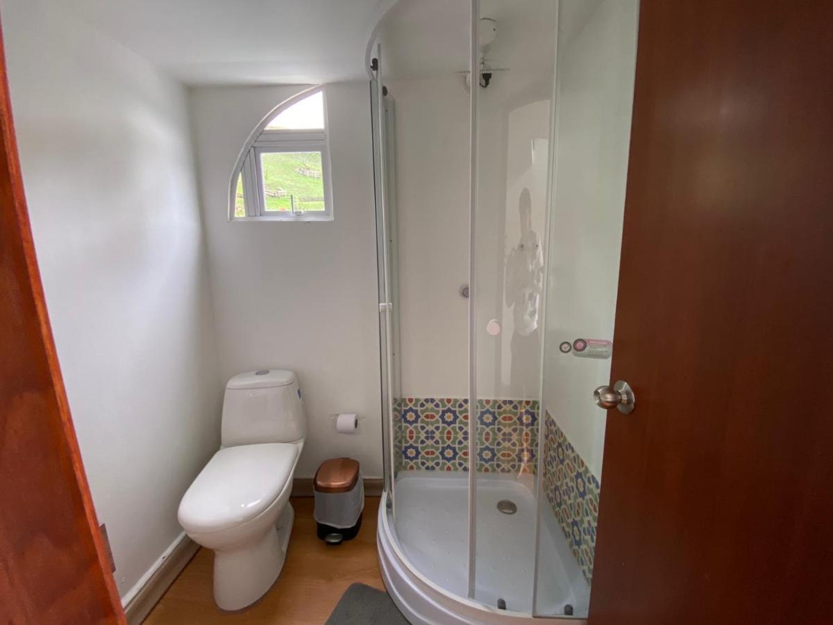 מלון Guatapé Casa Flotante La Trinidad מראה חיצוני תמונה