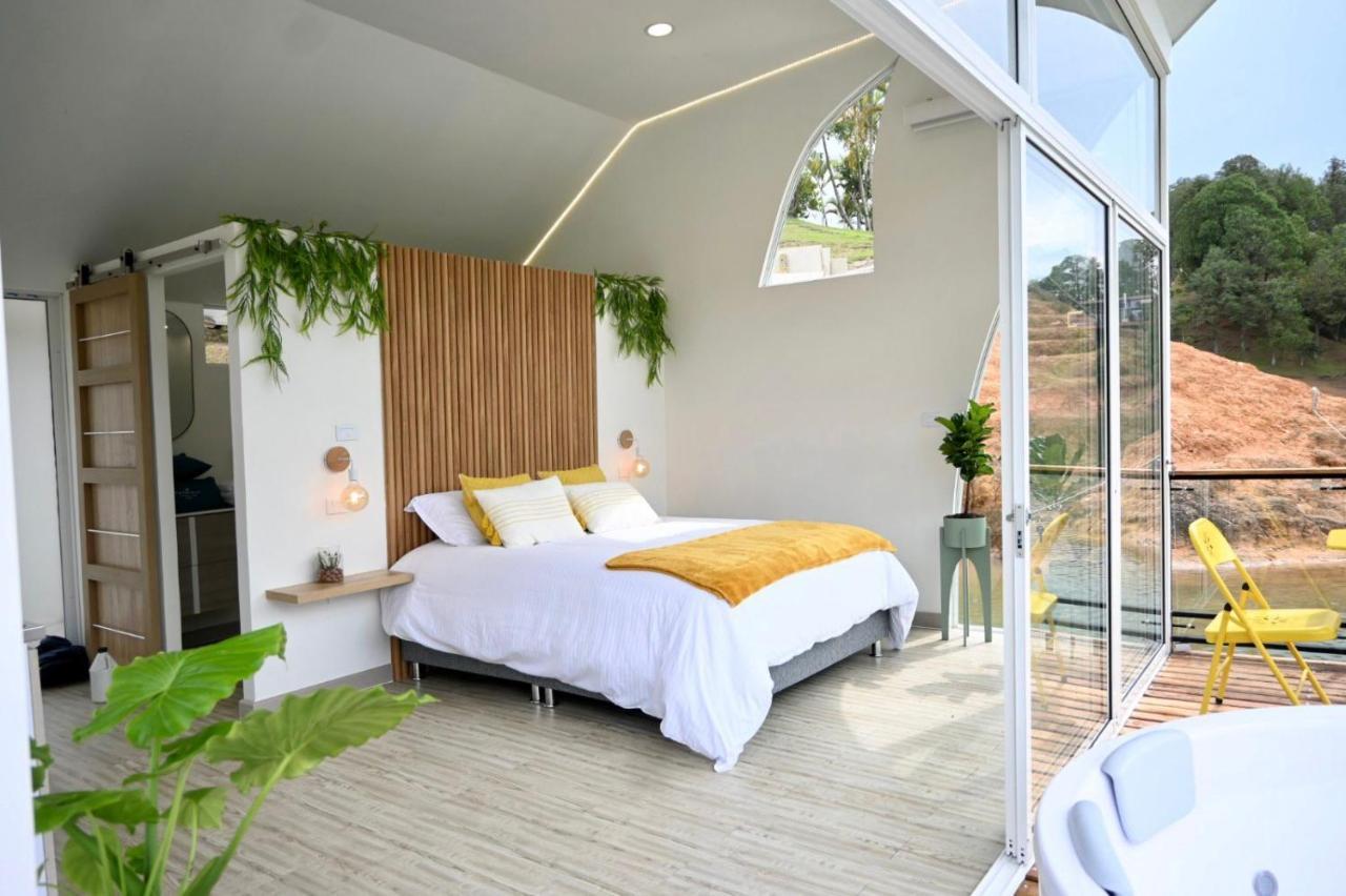 מלון Guatapé Casa Flotante La Trinidad מראה חיצוני תמונה