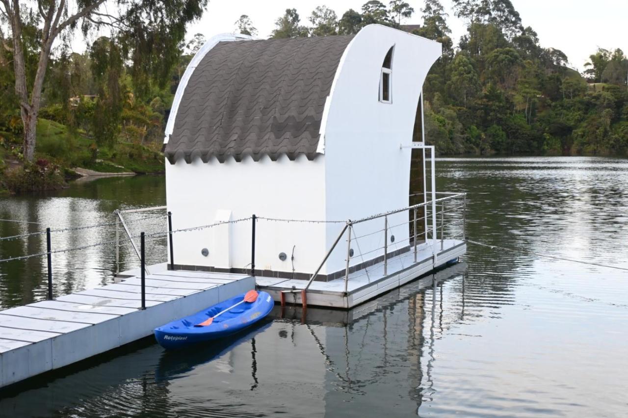 מלון Guatapé Casa Flotante La Trinidad מראה חיצוני תמונה