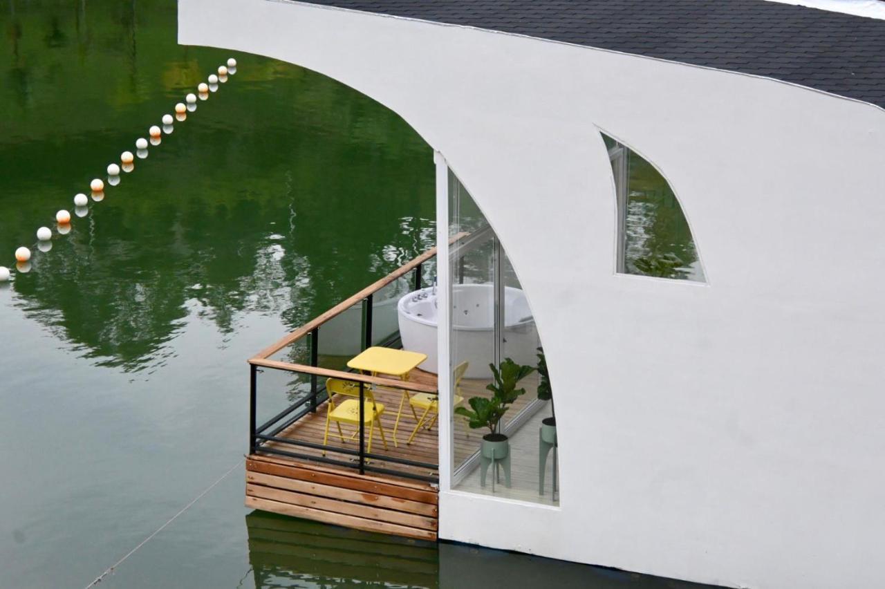 מלון Guatapé Casa Flotante La Trinidad מראה חיצוני תמונה