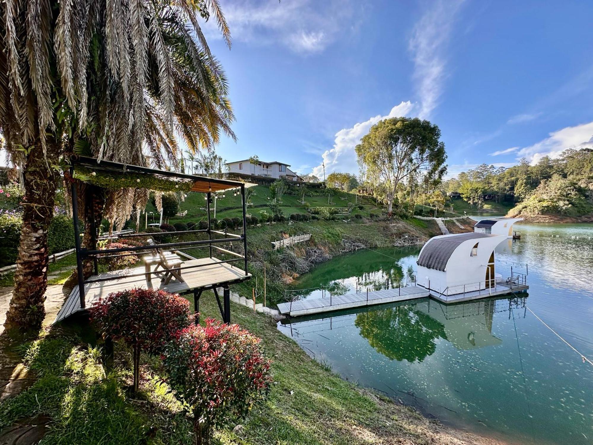 מלון Guatapé Casa Flotante La Trinidad מראה חיצוני תמונה