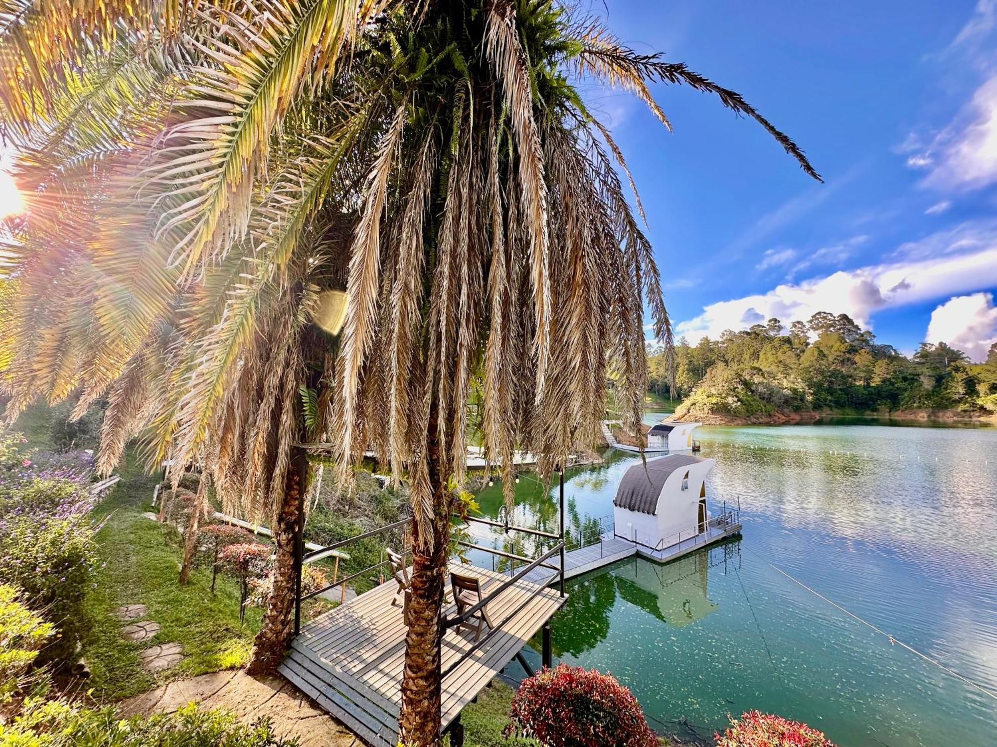 מלון Guatapé Casa Flotante La Trinidad מראה חיצוני תמונה